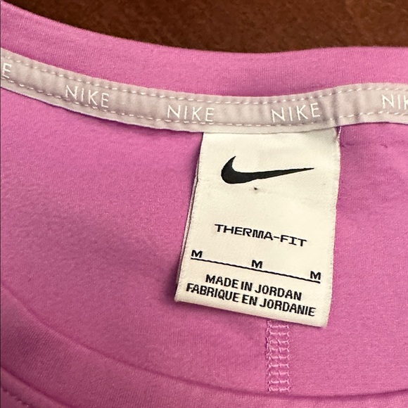 Nike women’s therma fit top - Picture 3 of 5